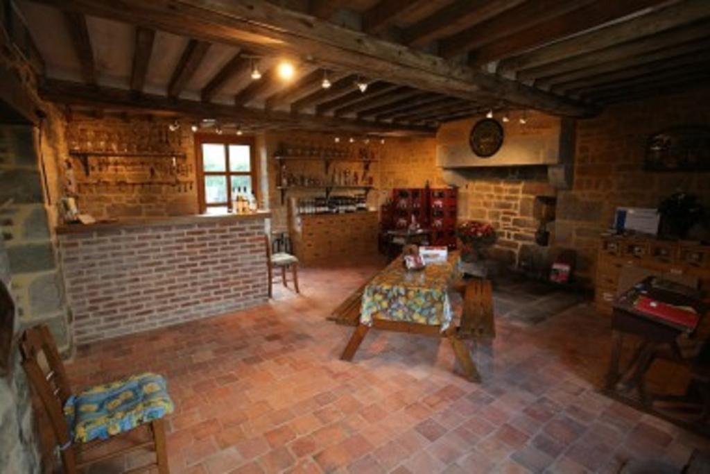 Ferme Cidricole Hugues Desfrieches Bed & Breakfast Sainte-Marguerite-de-Carrouges ภายนอก รูปภาพ